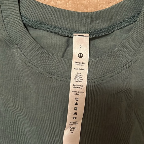 Lululemon tshirt- Pima Cotton side cinch long sleeve - Picture 4 of 7